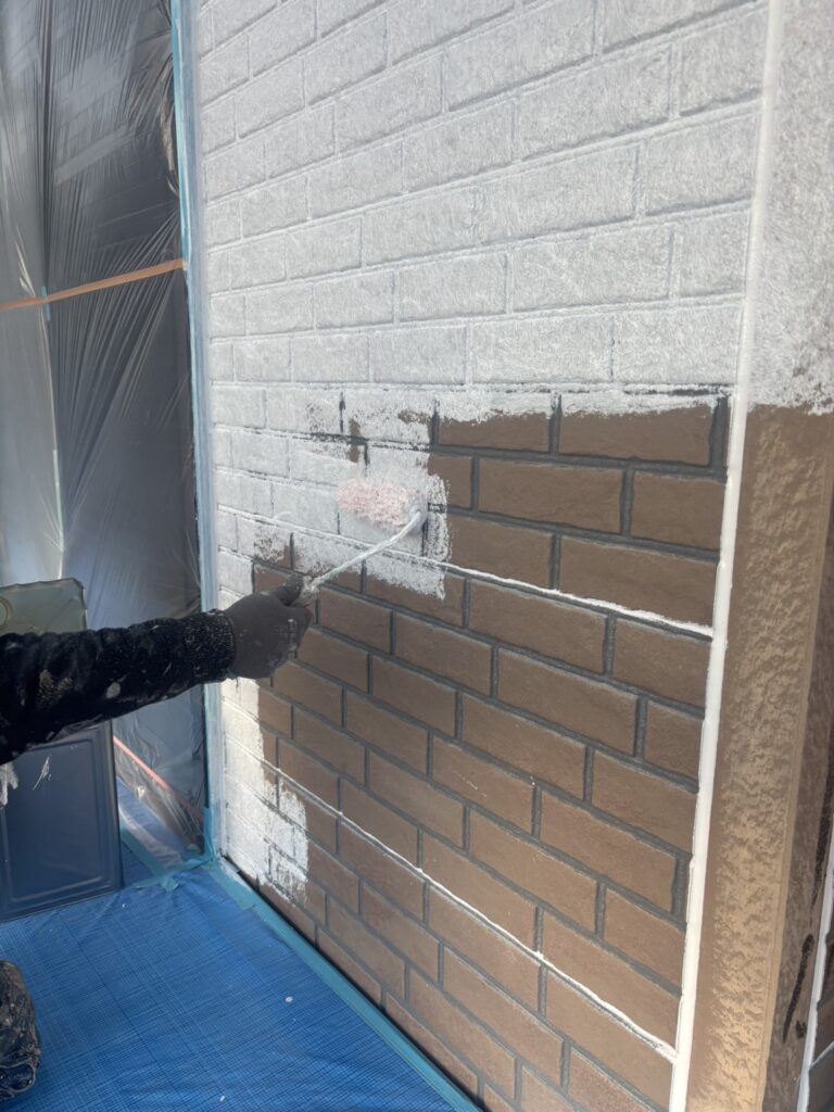 高崎市で外壁塗装工事③｜下塗りから上塗りまで、仕上がりを左右する塗装工程