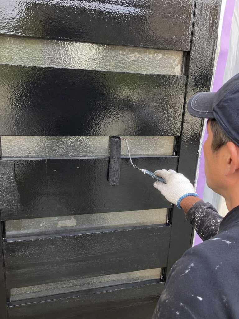 藤岡市で玄関塗装を検討中の方へ｜塗装と交換の判断ポイント